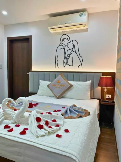 标准大床房 — Thuỷ Anh Hotel